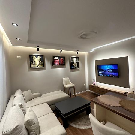 Luxury Center Apartments Тирана Екстериор снимка