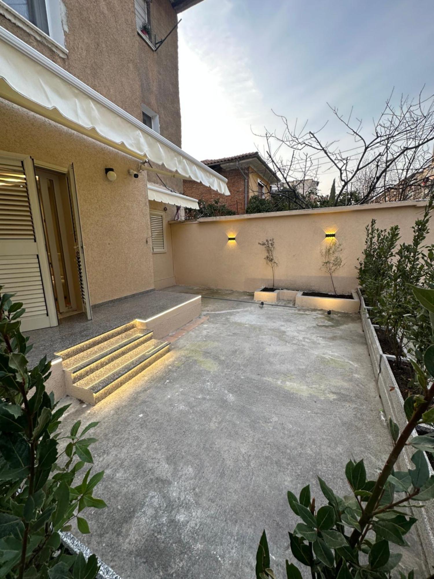 Luxury Center Apartments Тирана Екстериор снимка